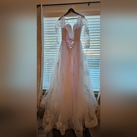Wedding dress dealing price - Picture 3 of 7